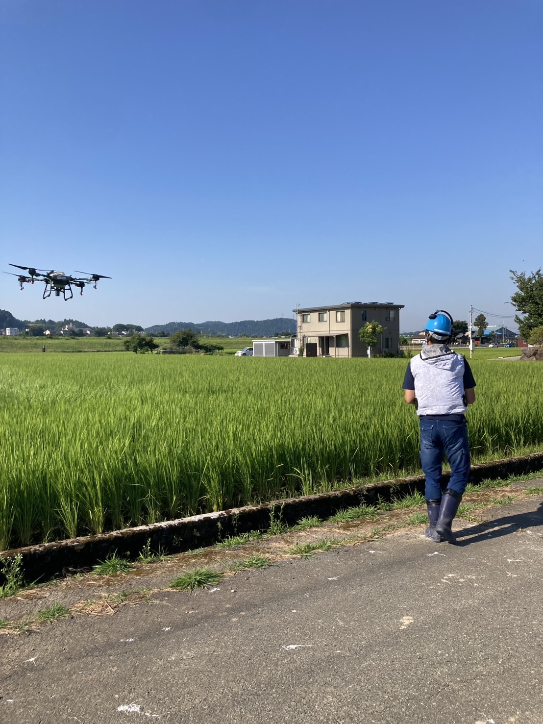 経験豊富なオペレーターによる農薬散布